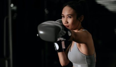 Frau beim Boxen Kampfsport